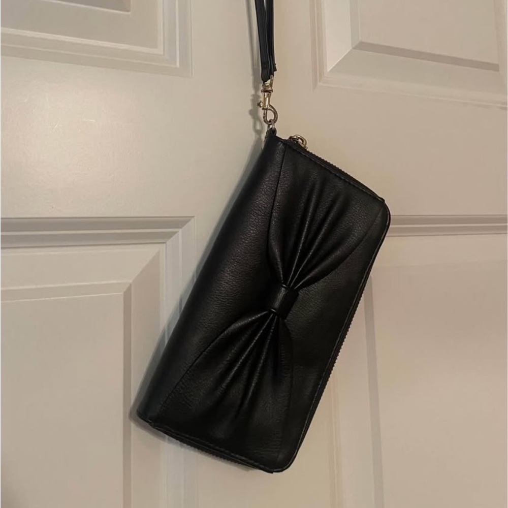 black bow wristlet